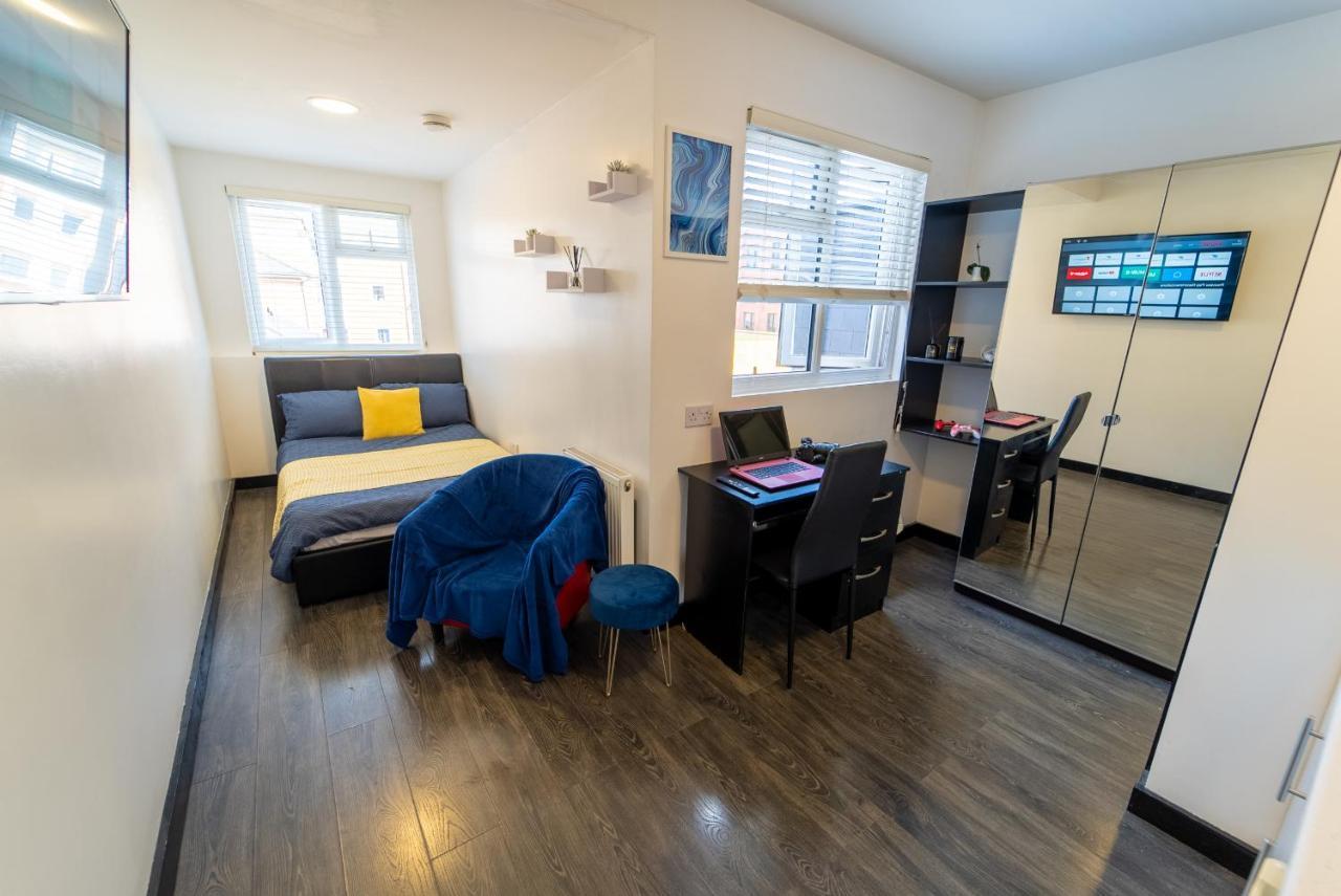 Staysa Equipped Studios Near Qe And Uob In Guesthouse Close To The City! Бірмінгем Номер фото