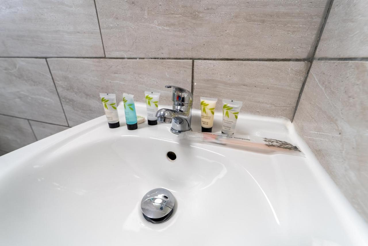 Staysa Equipped Studios Near Qe And Uob In Guesthouse Close To The City! Бірмінгем Номер фото