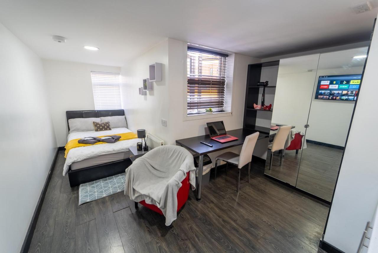 Staysa Equipped Studios Near Qe And Uob In Guesthouse Close To The City! Бірмінгем Номер фото
