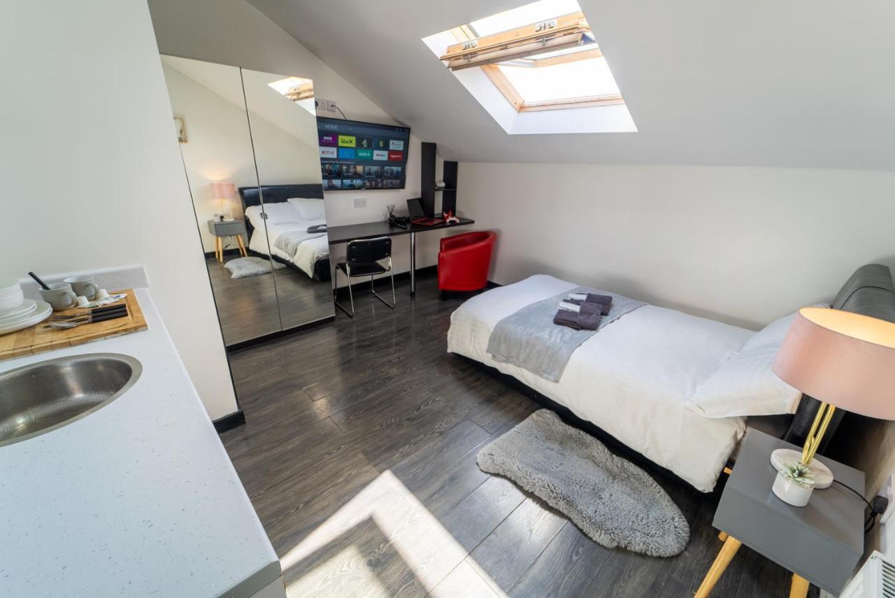 Staysa Equipped Studios Near Qe And Uob In Guesthouse Close To The City! Бірмінгем Номер фото