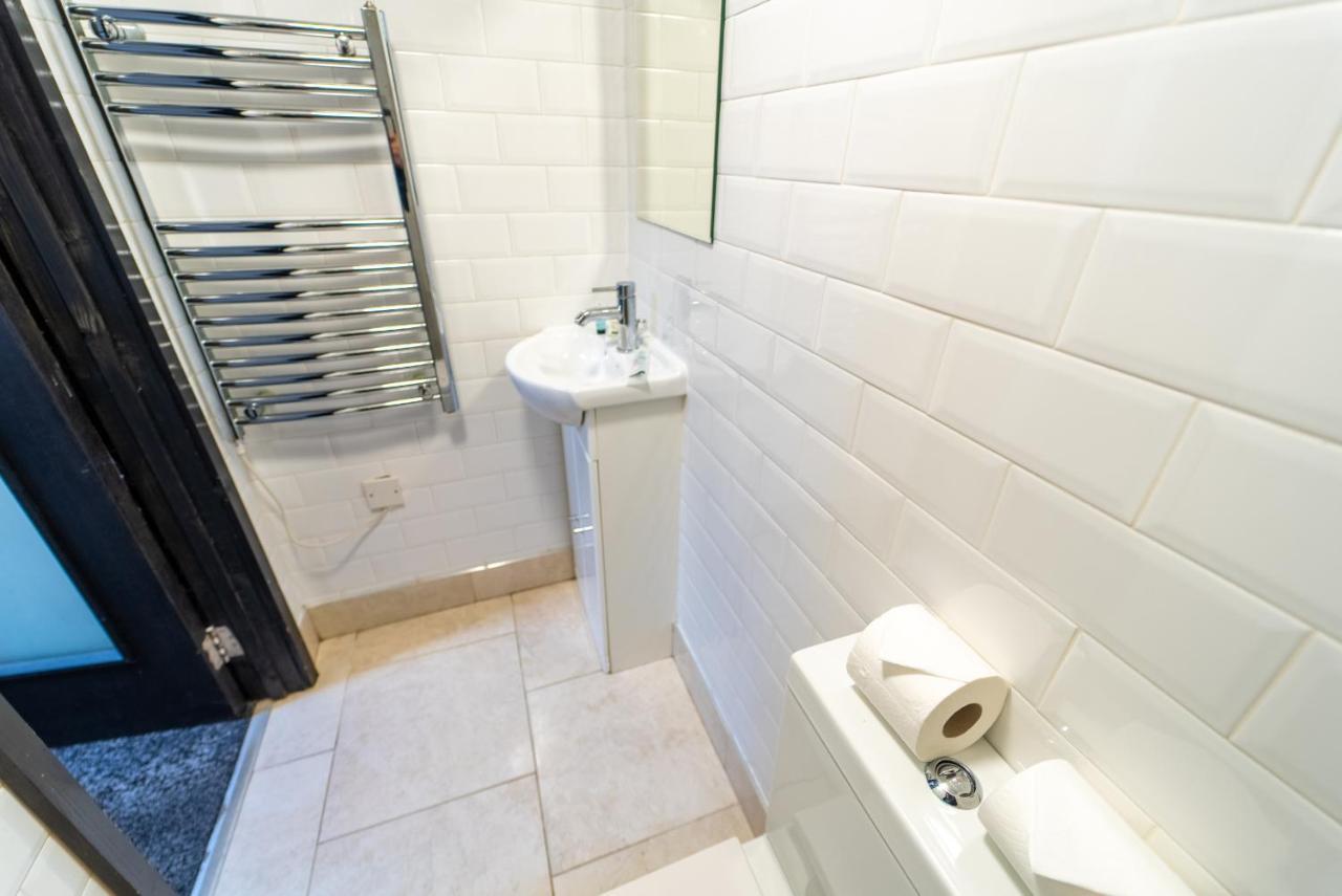 Staysa Equipped Studios Near Qe And Uob In Guesthouse Close To The City! Бірмінгем Номер фото