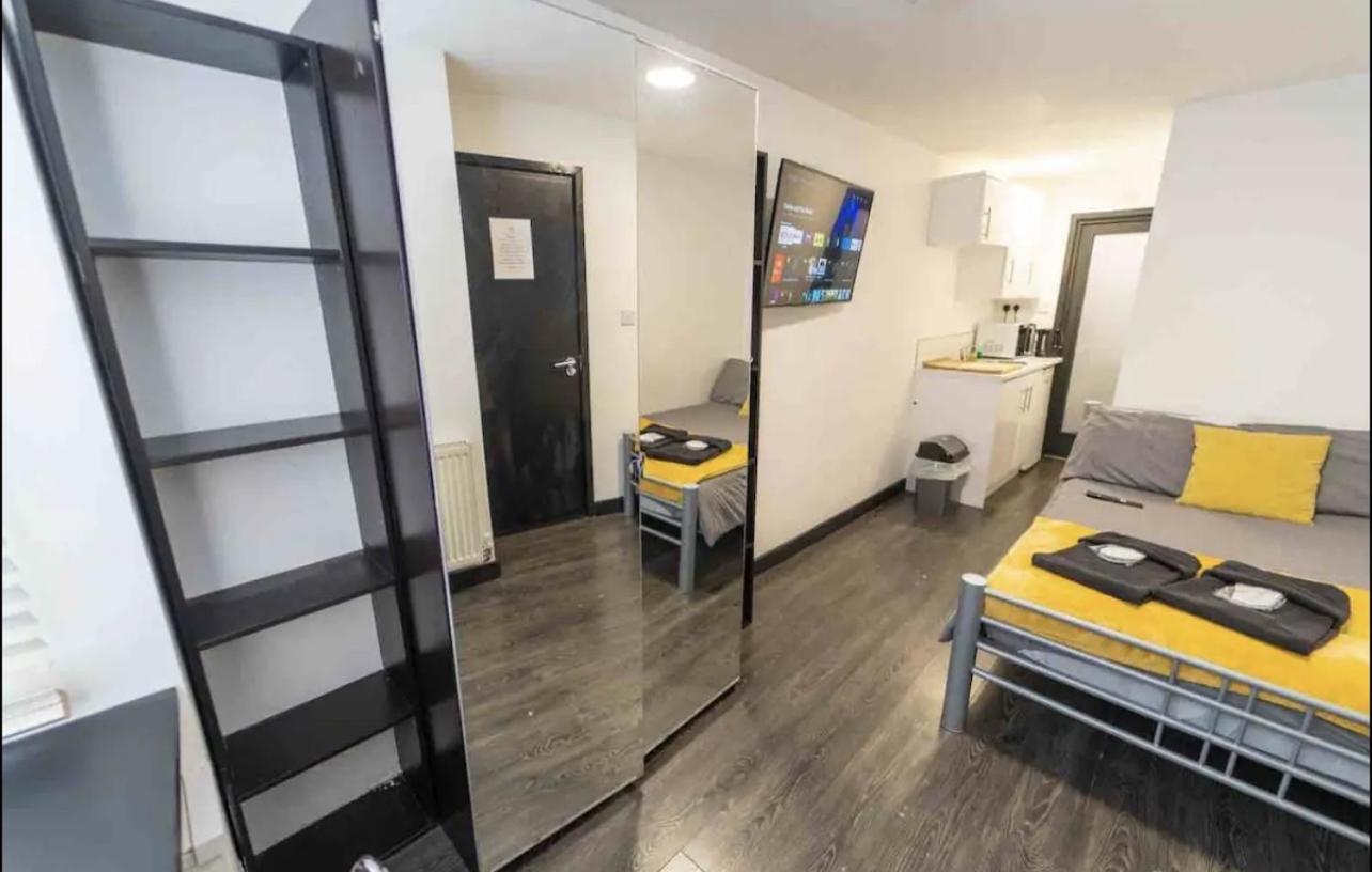 Staysa Equipped Studios Near Qe And Uob In Guesthouse Close To The City! Бірмінгем Екстер'єр фото