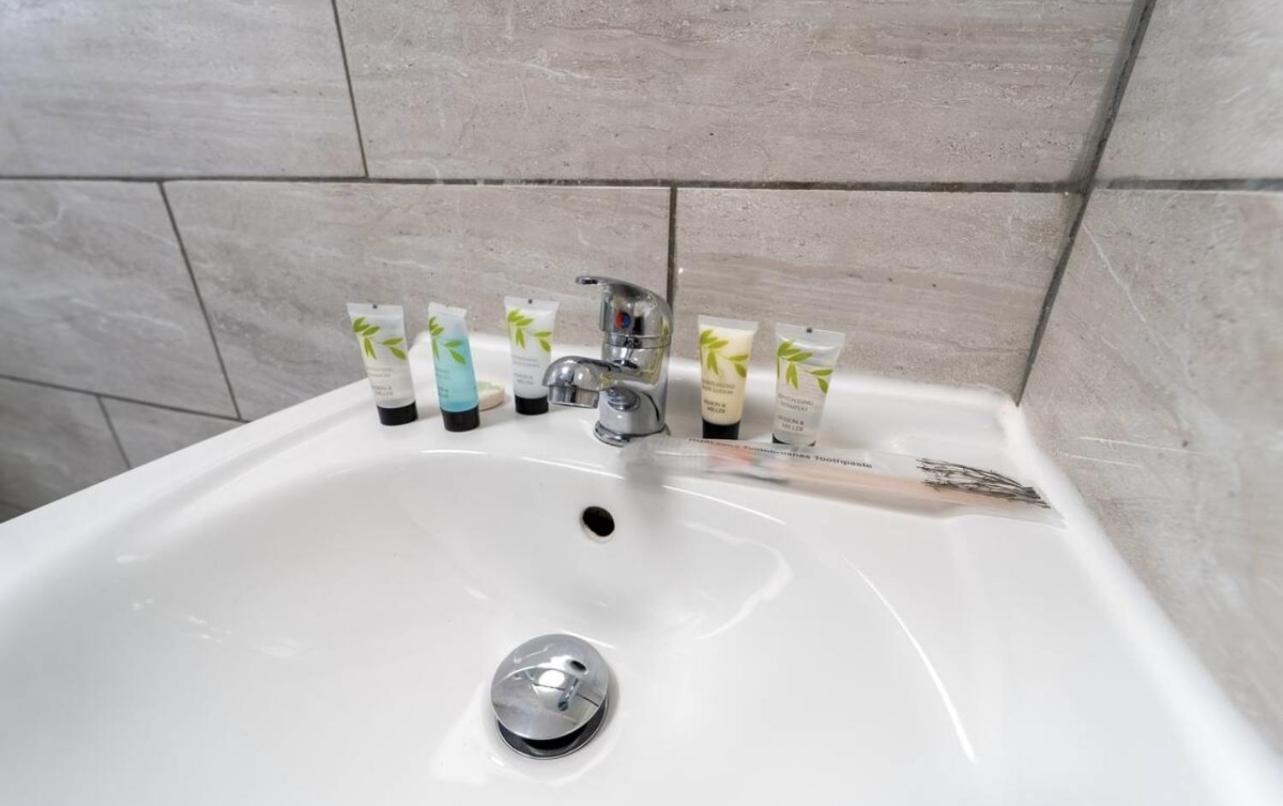 Staysa Equipped Studios Near Qe And Uob In Guesthouse Close To The City! Бірмінгем Екстер'єр фото